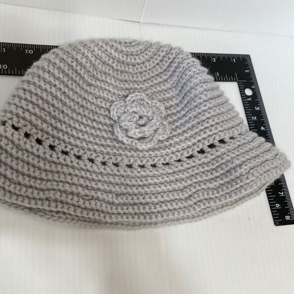 Crochet Foldable Flower Cloche Hat Gray with Flower Womens Small - Picture 9 of 10